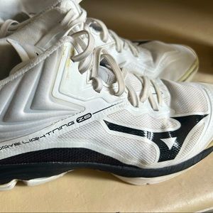 Mizuno Wave Lightning Z6 Mid Mens mens Volleyball Shoe size 8.5